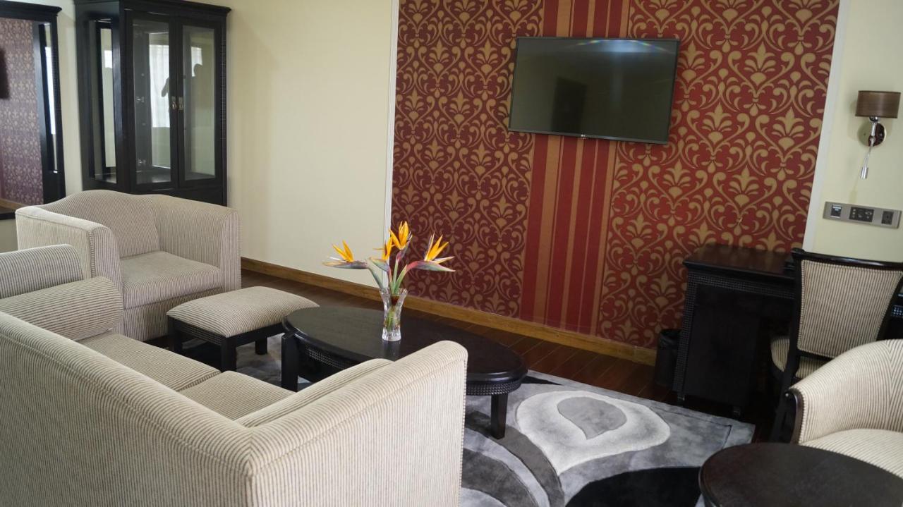 The White Rhino Hotel Ньери Экстерьер фото