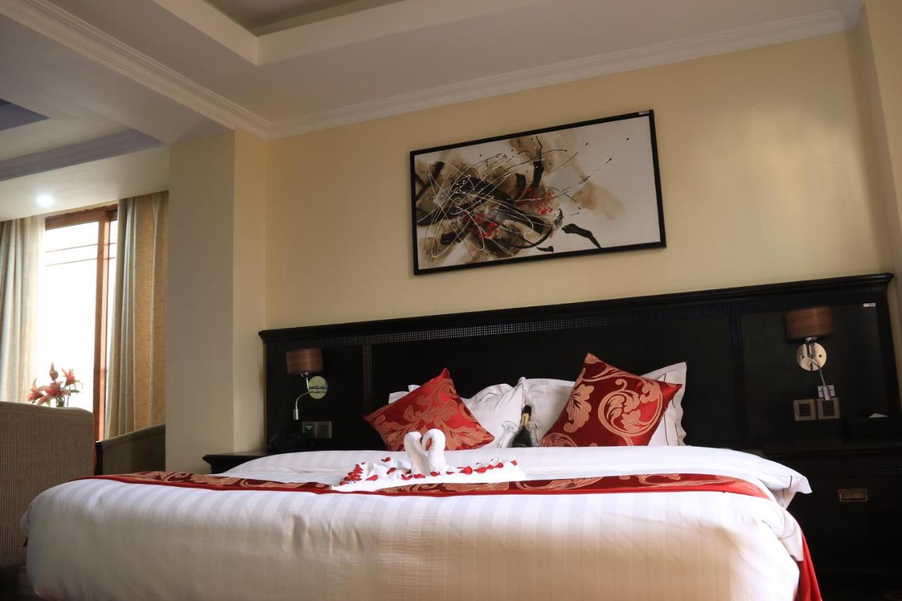 The White Rhino Hotel Ньери Экстерьер фото