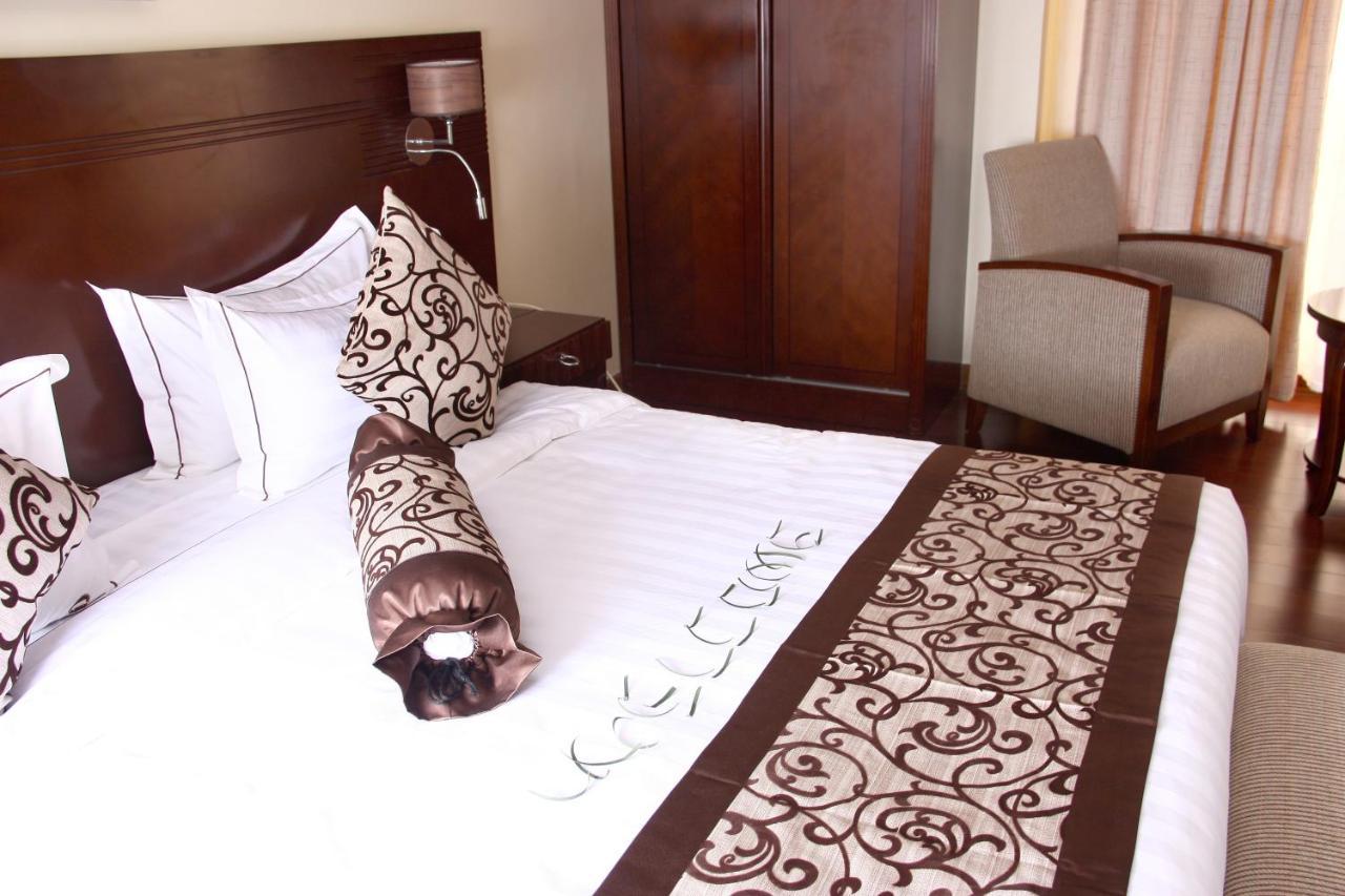 The White Rhino Hotel Ньери Экстерьер фото